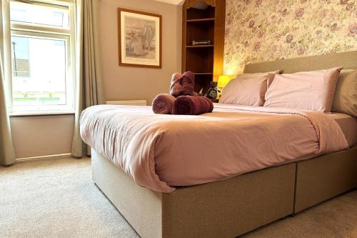 Dunstable Apartment | Bedfordshire Haven: 3-bedroom with Garden