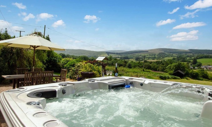 Brecon House | Bedlwyn Coch Farm in the beautiful Brecon
