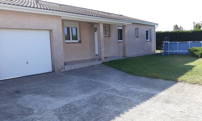 Daux Bed & Breakfast | Bedroom + bathroom with independent access