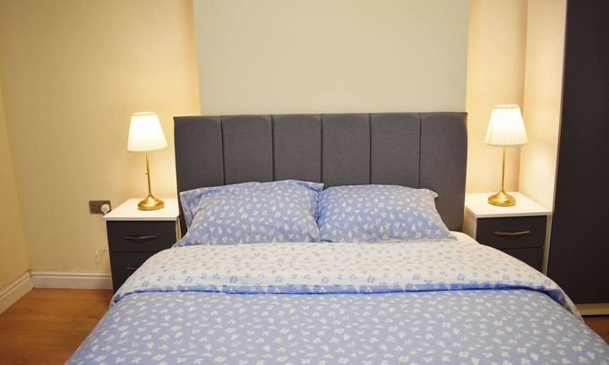Birmingham Apartment | Bedroom in Apartment Walkable china town