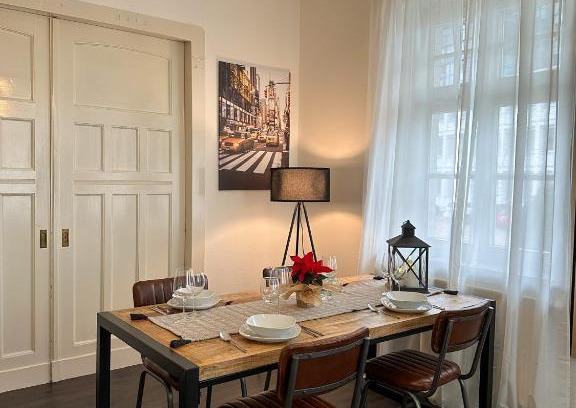Niedergirmes Apartment | bee Design Apartment + Zentral + Küche + Parken