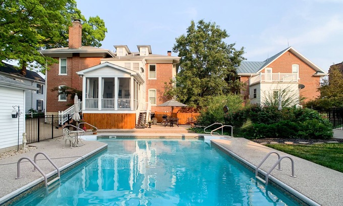 Washington House | Bee's Knees - Private Heated Pool and Hot Tub, Dog Friendly, Wineries
