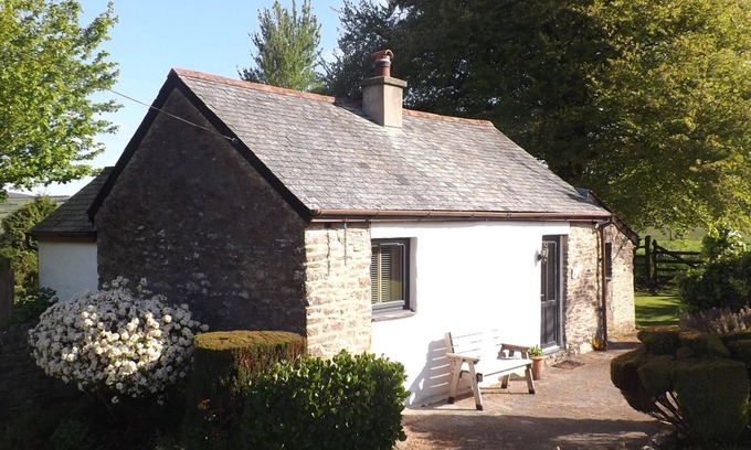 Ilfracombe Cottage | BEECH COTTAGE, pet friendly, with open fire in Combe Martin