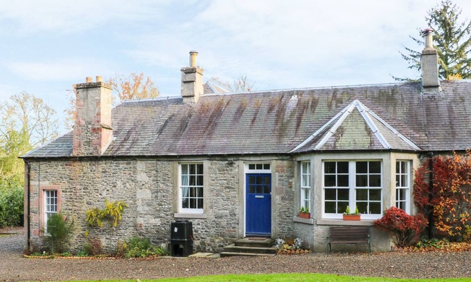 Melrose Cottage | BEECH COTTAGE, pet friendly, character holiday cottage in St Boswells