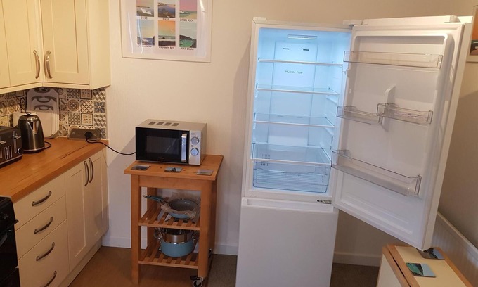 Callington Apartment | Beechcroft 2 bed part house complimentary BT & TNT Sports, Sky Cinema 55" TV