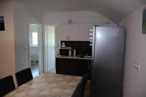 Canton 10 Apartment | Beechfront Escape Busko 2