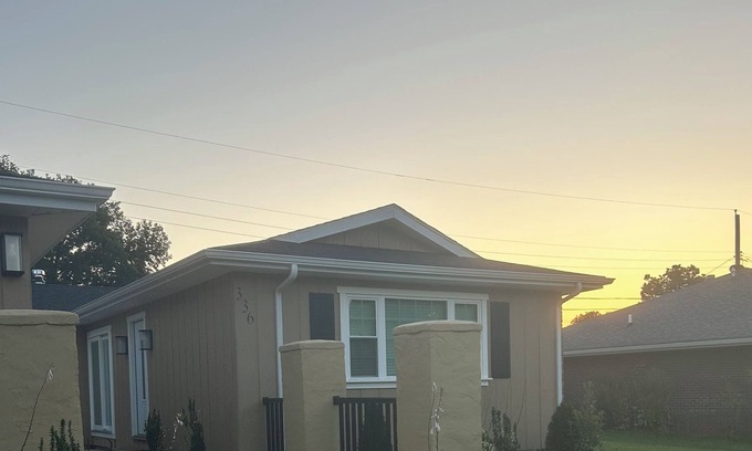 Campbellsville House | Beechwood Bungalow. Downtown Campbellsville. Newly remodeled!