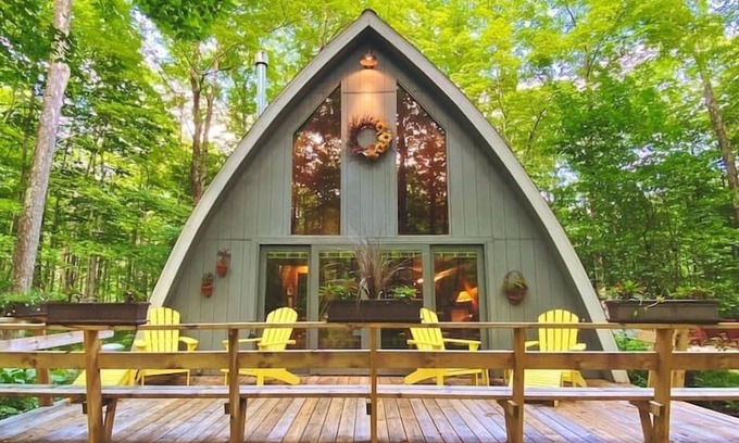 Sister Bay Cottage | Beechwood Cottage -Sleeps 4! A-Frame in Sister Bay, WI: Coffee Bar & Fire Pit!
