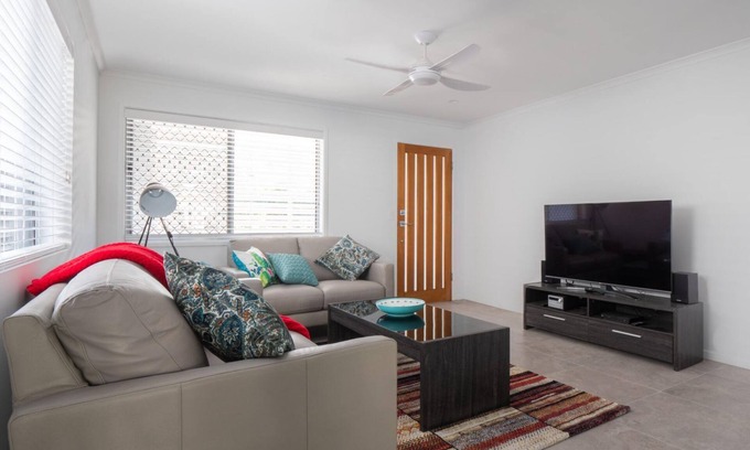 Dicky Beach House | Beerburrum St, 2/22 Dicky Beach