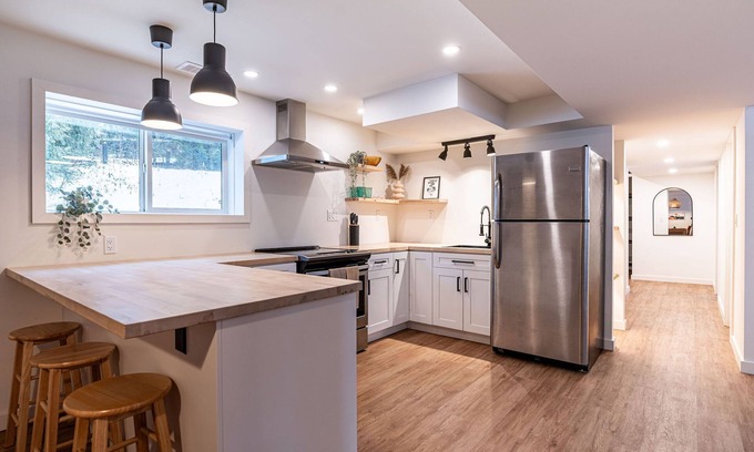 Revelstoke Bed & Breakfast | Begbie B&B | 3 mins from ski hill