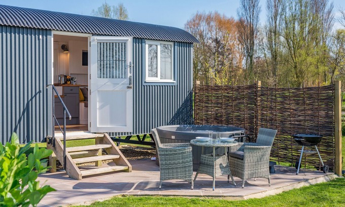 Louth House | Beggars Roost Hut - One Bedroom House, Sleeps 2
