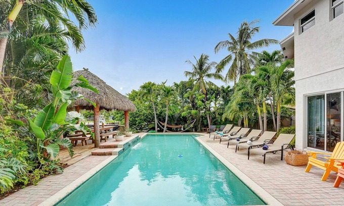 Bel Air House | BEL-AIR VILLA- HEATED POOL-WALK TO BEACH-WATERFRONT