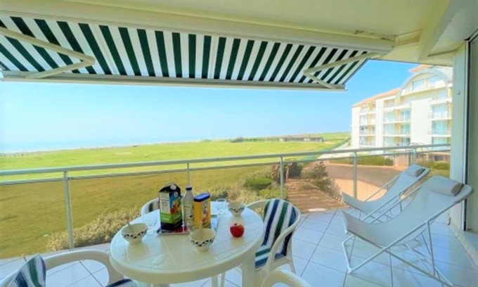 Saint-Jean-de-Monts Apartment | Bel appartement face mer avec piscine, à 2 pas de la plage - FR-1-652-32