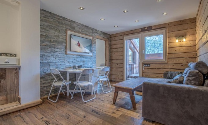 Meribel Centre Apartment | Bel appartement avec terrasse à Méribel, 2 chambres, conciergerie incluse - FR-1-613-1