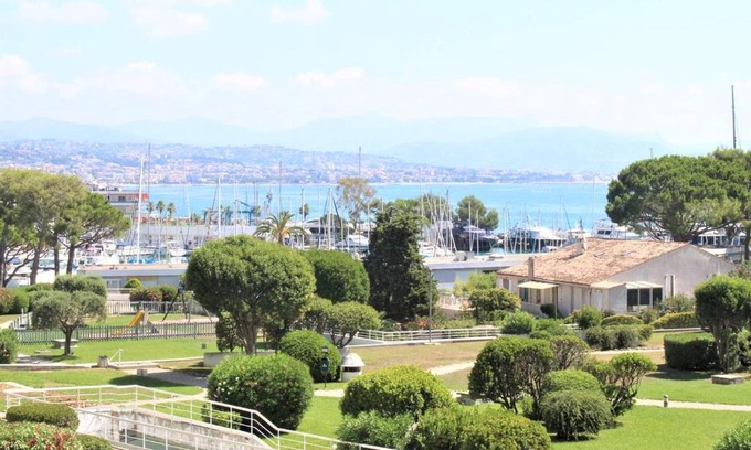Villeneuve Loubet Beach Apartment | Bel appartement 3 pièces avec terrasse et parking à Villeneuve-Loubet Plage - FR-1-252A-84