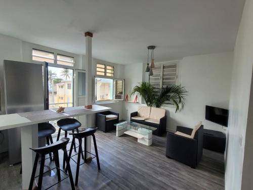 Sainte-Marie Apartment | Bel F4 vue mer proche TOMBOLO à Ste Marie