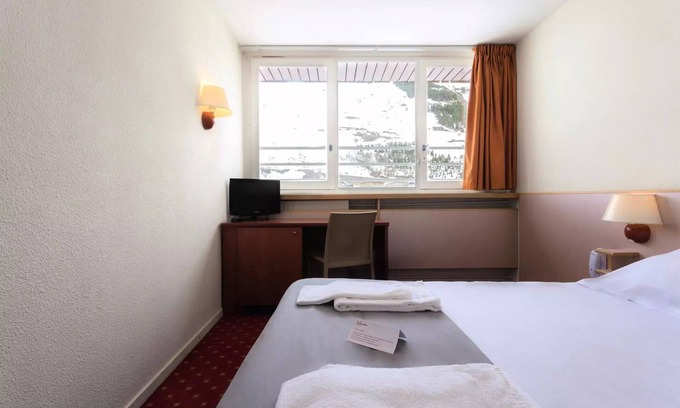 Les Menuires Apartment | Belambra Clubs Les Menuires - Snow And Heaven - Half board - 2 Rooms Essential 2 Adults and 2 Children with View Impregnable Mountain