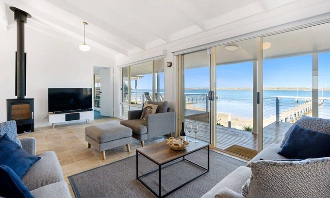 Nangkita House | Beladura-35 Goolwa Channel Drive, Hindmarsh Island