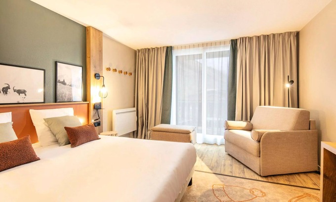 Mont-de-Lans Apartment | Belambra Clubs Les 2 Alpes Les Crestes - All inclusive - Premium Room 2 Adults Corner Night View Impregnable