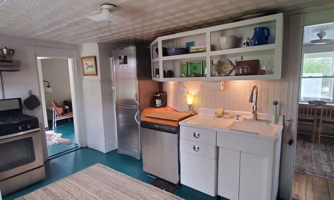 Belfast House | Belfast Village! Walk to shops, restaurants & the waterfront!