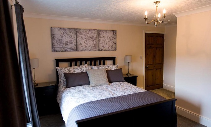 Haltwhistle House | Belford House Self Check-in Rooms & Apartments