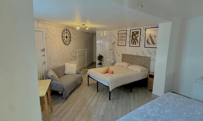 Coldharbour Apartment | Belinda Rd, Comfort Studio Flat