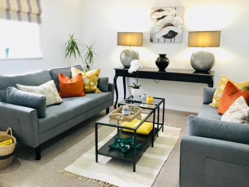 Ludwel House | Bell Cottage by Ludlow Castle with onsite parking