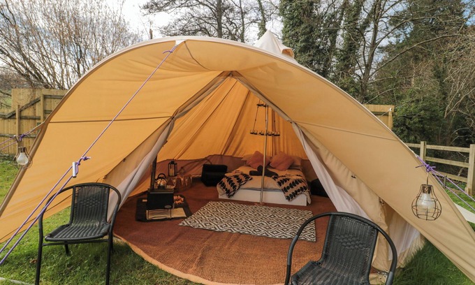 Camerton Cottage | BELL TENT 4, romantic, character holiday cottage in Timsbury
