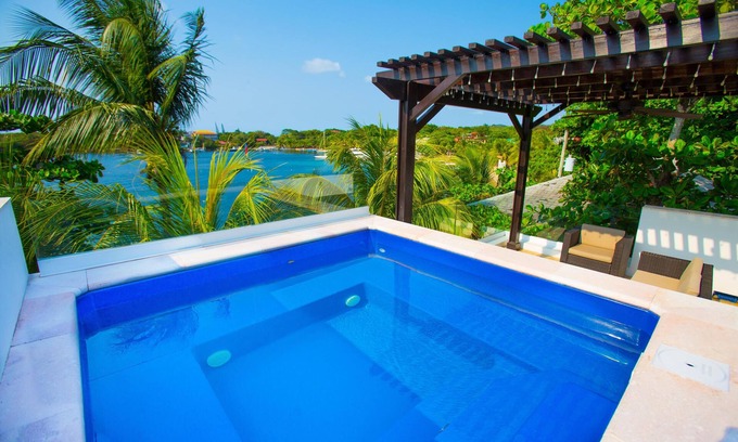 Antoneys Cay Condo | Bella Luna Beach House #227487