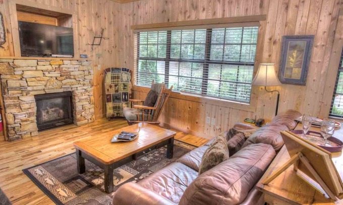 Cleveland Cabin | Bella Vista - Cozy Cabin with Breathtaking Views