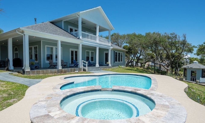 Fulton House | Bella Vista – Luxurious Waterfront Retreat on Aransas Bay