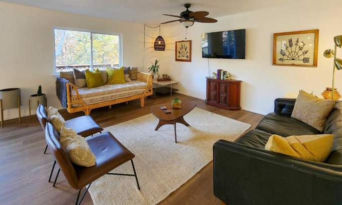 Bella Vista House | Bella Vista Retreat near Mtn Biking Trails!