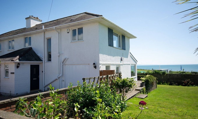 Criccieth Cottage | Bella Vista - sleeps 8 guests in 4 bedrooms