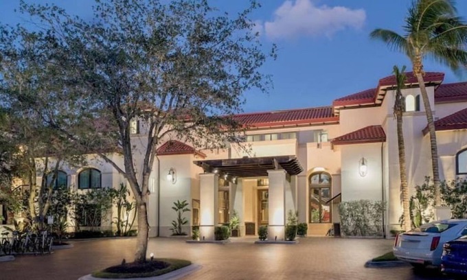 Redevelopment Area Condo | Bellasera Resort 2 Bd Luxury Condo with Pool, Jazz Club and Restaurant