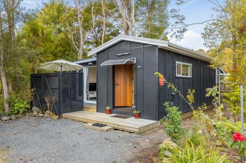 Waitahanui House | Bellbird Cottage - Lake Taupo Bach