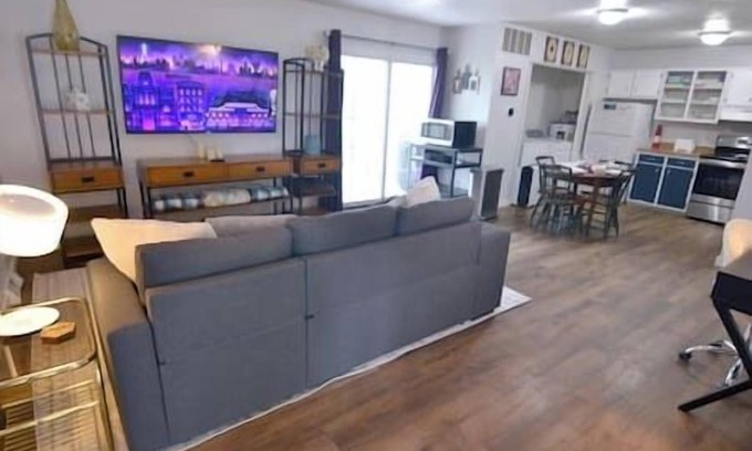Bloomington House | Belle on Westwood