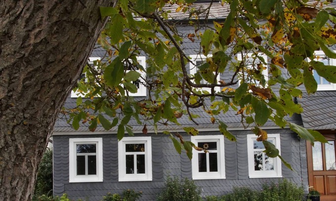 Bell House | Beller Gehaichnis - holiday home, shower and bath, toilet, 3 bedrooms