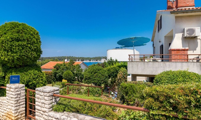 Pjescana Uvala Apartment | Bellevue by Interhome
