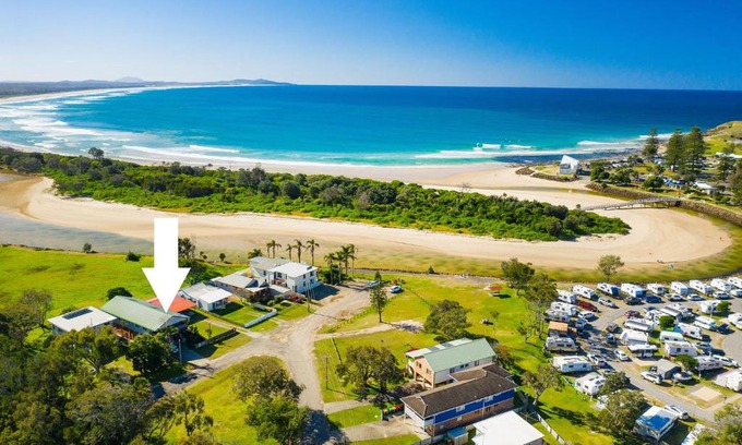 Crescent Head House | Bellhaven 1, 17 Willow Street