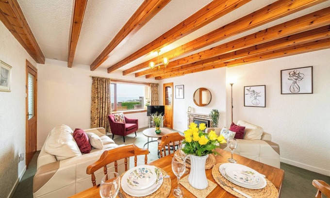 Carnoustie Cottage | Bellrock View - Traditional Coastal Retreat