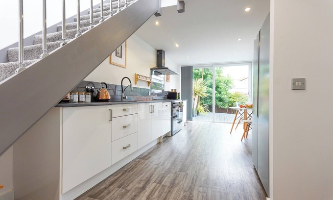 Portswood House | Belmont Retreat by Grandeur Property