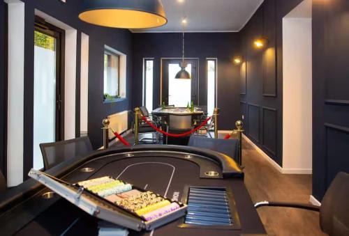 Bendorf Villa | Belmonte Whirlpool-Sauna-Billard-Kicker-Kino