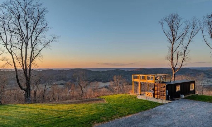 Collinsville House | Beloveds Rest—Mountain Sunsets with a Hot Tub