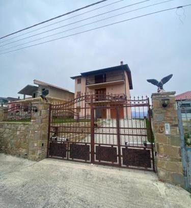Ishem House | Belvedere House