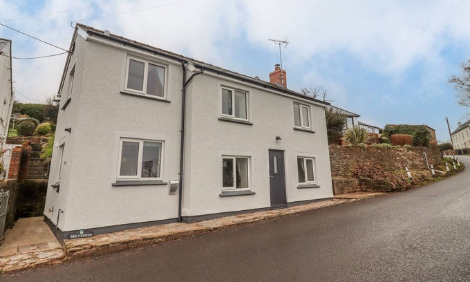 Littledean Cottage | BELVEDERE, pet friendly, character holiday cottage in Littledean