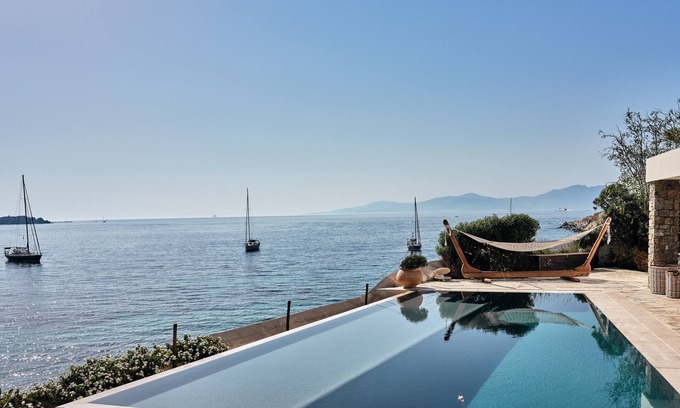 Mykonos Hotel | Belvedere Waterfront Villa & Suites - The Leading Hotels of the World