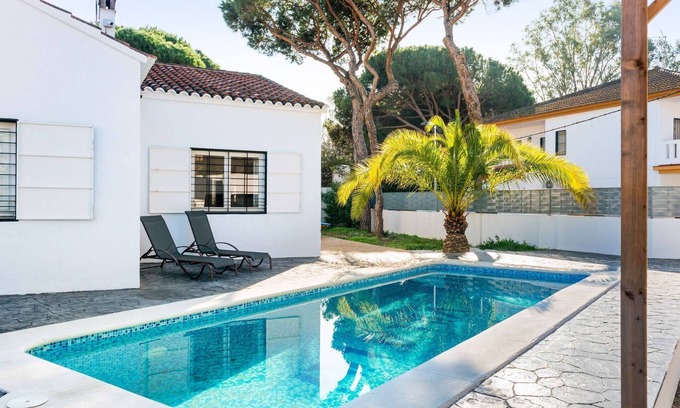 Isla Cristina Villa | Belvilla by OYO Blissful Villa with Private Pool