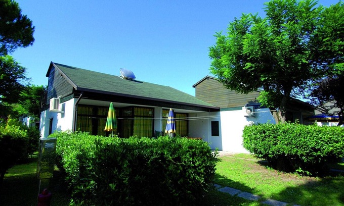 Casal Borsetti House | Belvilla by OYO Spacious Bungalow with AC near sea