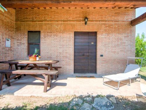 Castiglione del Lago House | Belvilla by OYO Large Farmhouse with Pool