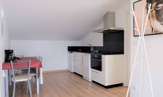 Ourense Apartment | Belvilla by OYO Villa Trabazos Abellas Ãtico